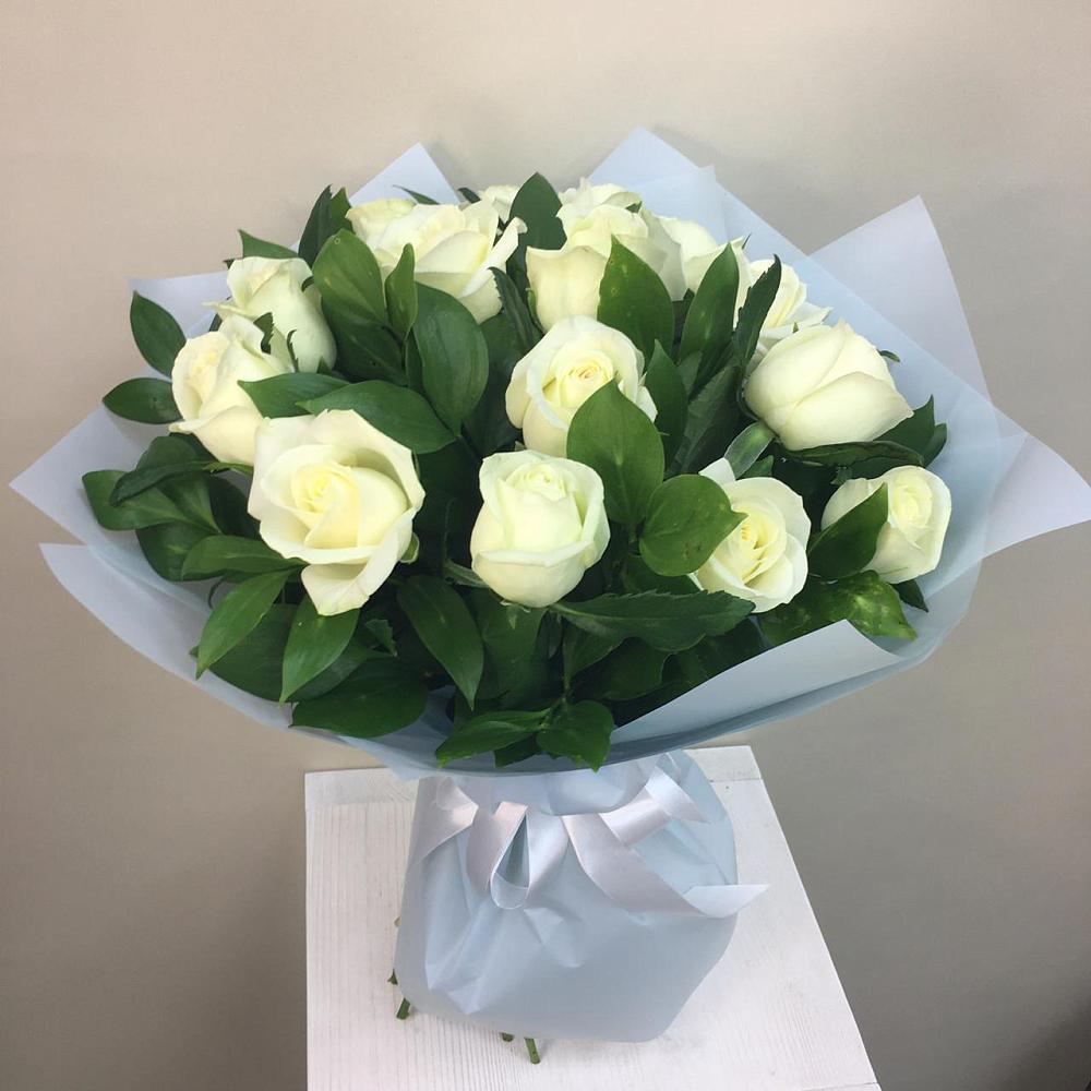 Букет 15 Белых роз Проуд в Новоникольское