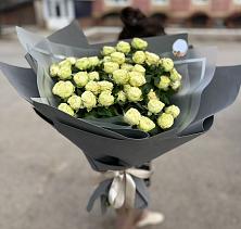 Букет Белые кустовые розы Солинеро в Новоникольское