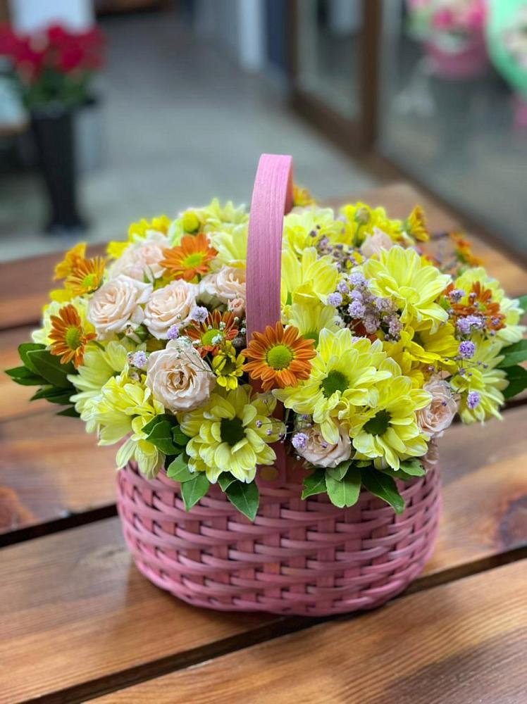 Цветочная композиция из Хризантемы и Розы в корзине в Новоникольское