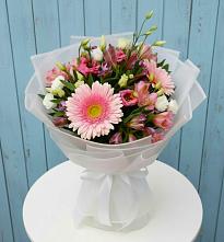 Букет цветов из:  Герберы, Альстромерии и Лизиантусы в Новоникольское