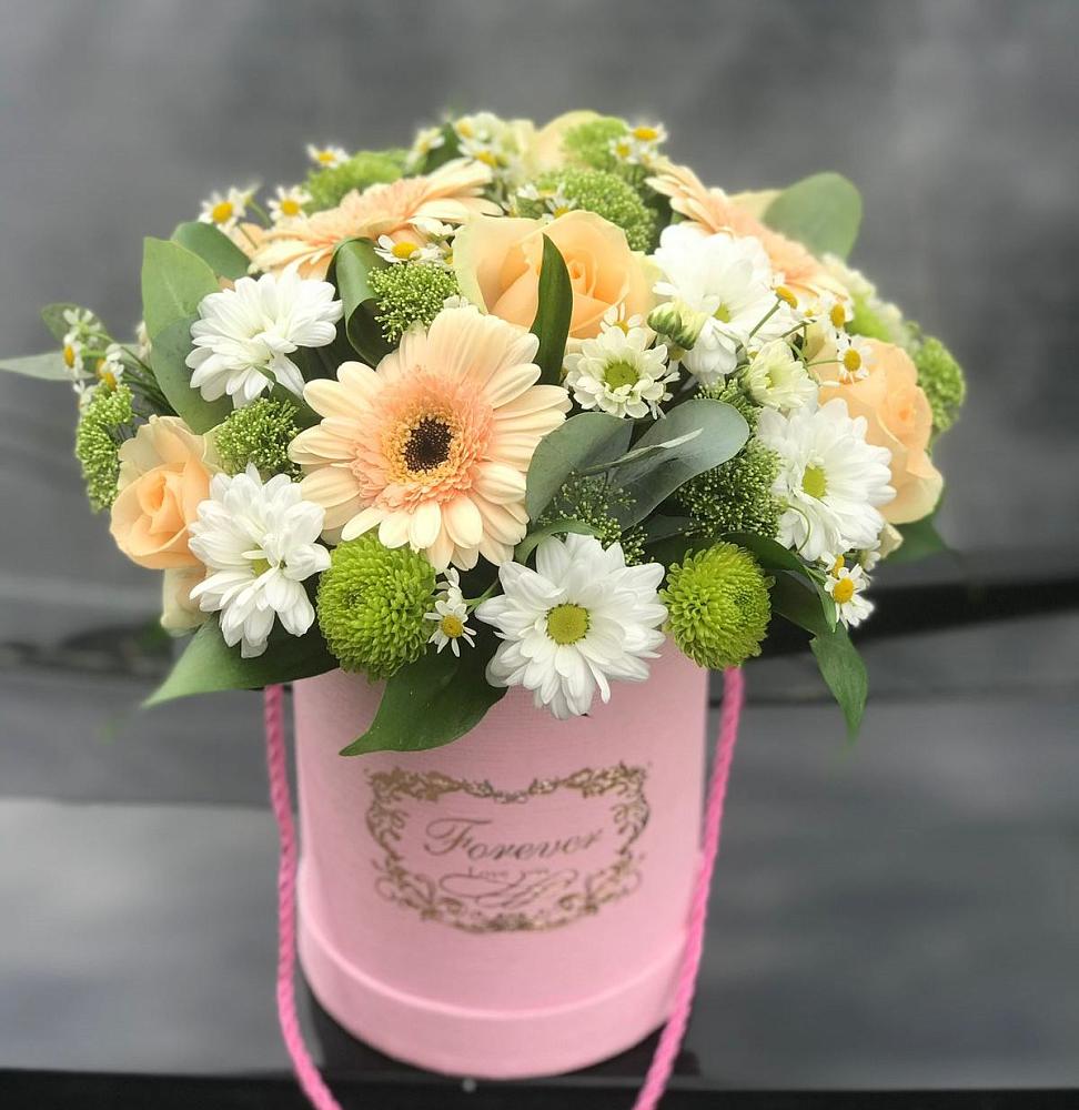 Цветочная композиция из Розы, Герберы и Хризантемы в шляпной коробке в Новоникольское