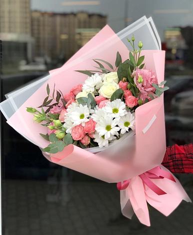 Букет цветов из: Розы, Лизиантусы и Хризантемы в Новоникольское