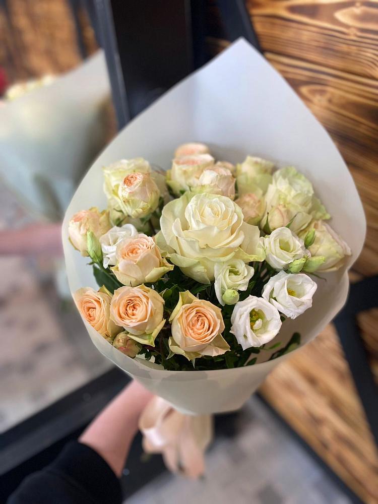 Букет цветов из: Розы и Лизиантусы в Новоникольское